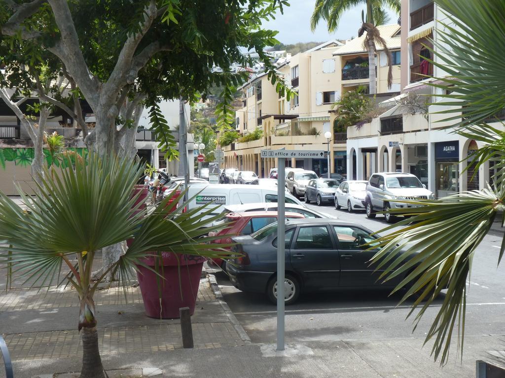 Au Meuble Des Roches Apartment Saint-Gilles-les Bains Luaran gambar